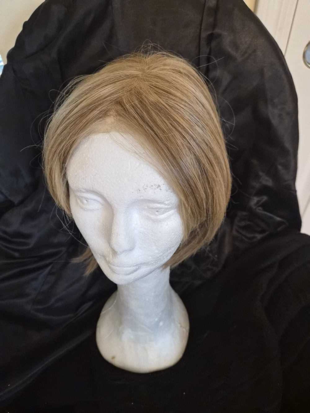 Women’s Short Layered Wig - Light Blonde